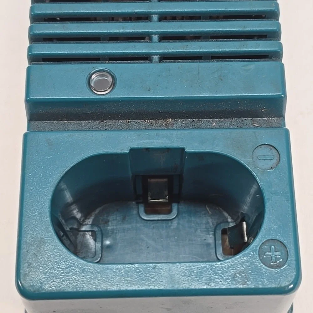 Makita DC9700‎ Fast Charger 7.2V 9.6V 120V 35W Class 2 Battery Tool USA Blue